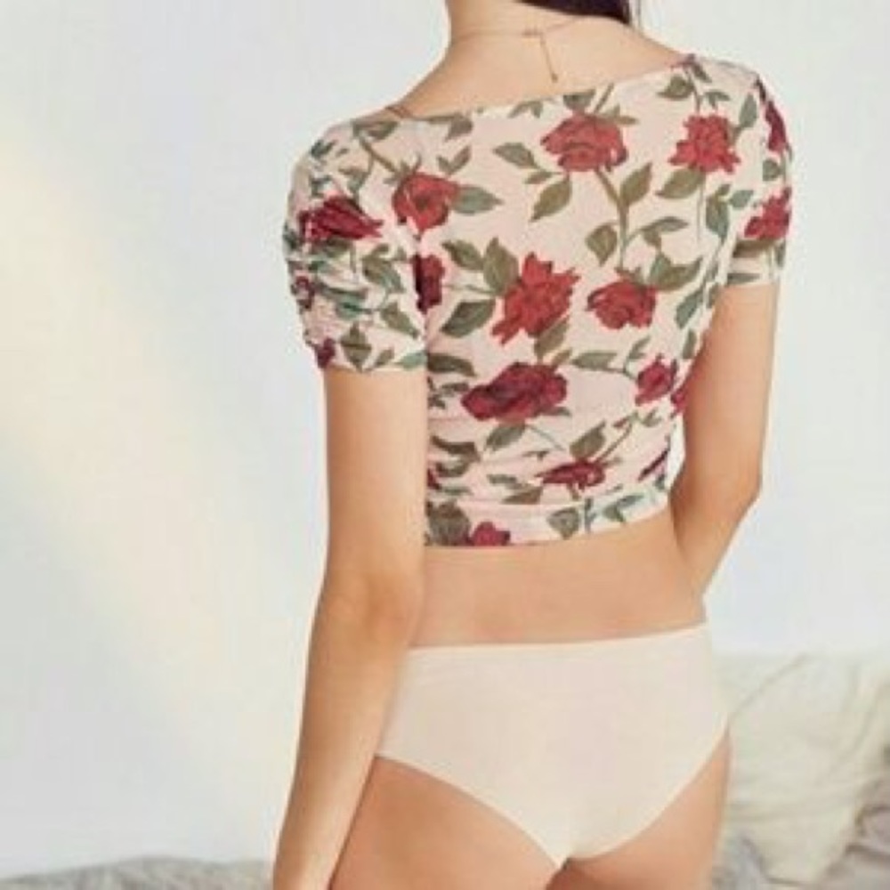 UO Rose Mesh Crop Top - Picture 2 of 9